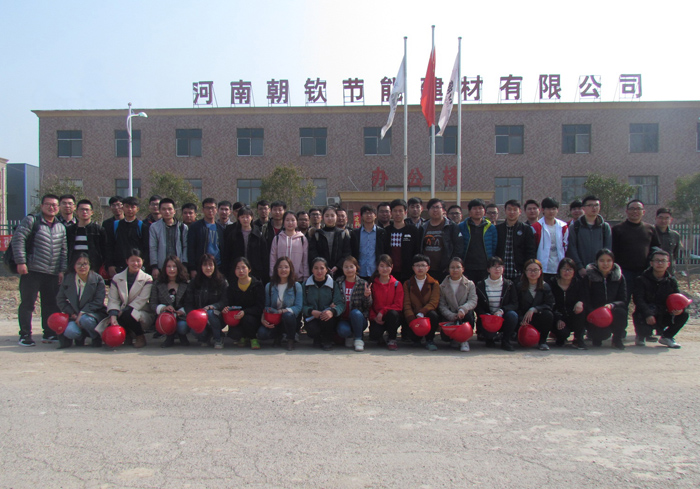 河南理工大学师生合影留念